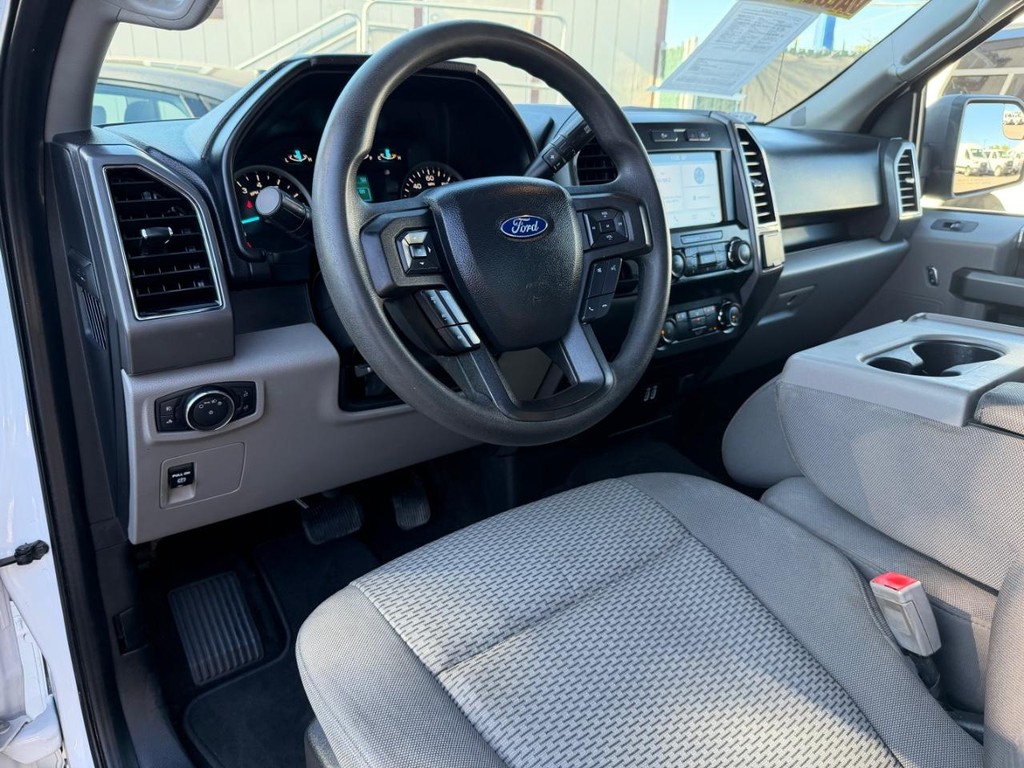 Ford F-150 Vehicle Full-screen Gallery Image 16