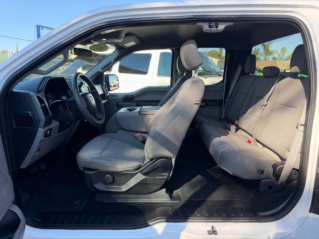 Ford F-150 Vehicle Full-screen Gallery Image 17