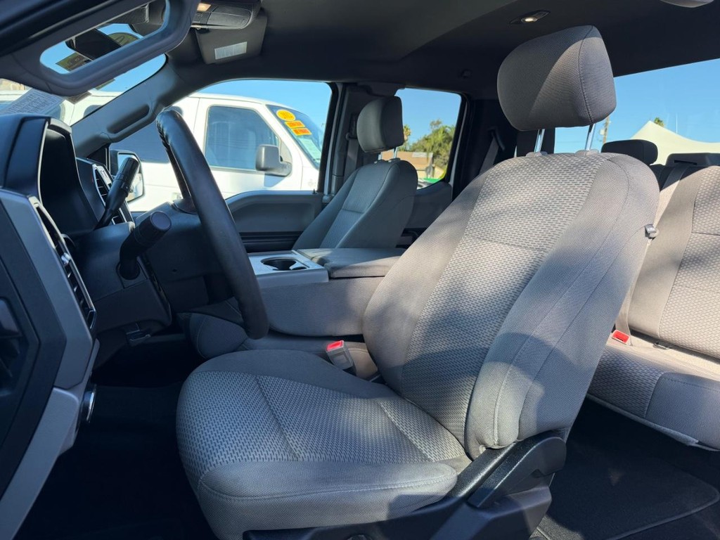 Ford F-150 Vehicle Full-screen Gallery Image 18