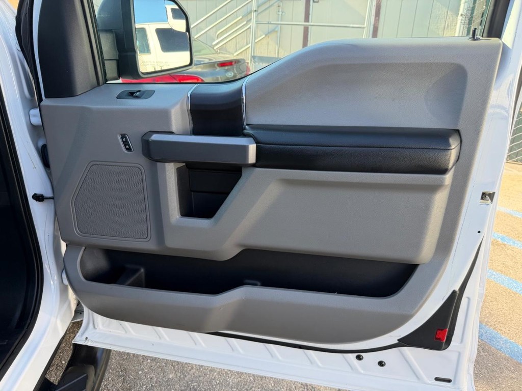 Ford F-150 Vehicle Full-screen Gallery Image 22