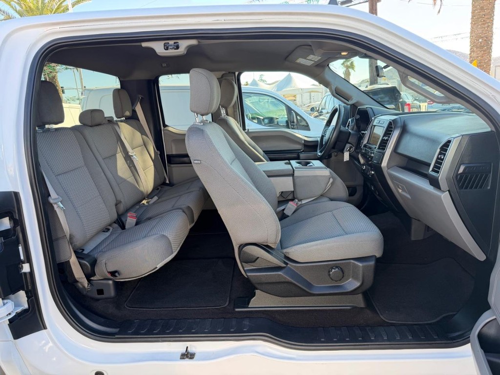 Ford F-150 Vehicle Full-screen Gallery Image 24