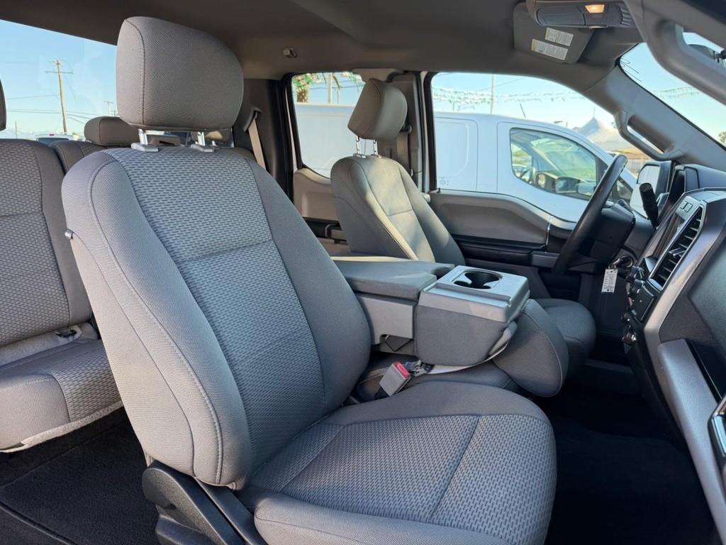 Ford F-150 Vehicle Full-screen Gallery Image 25