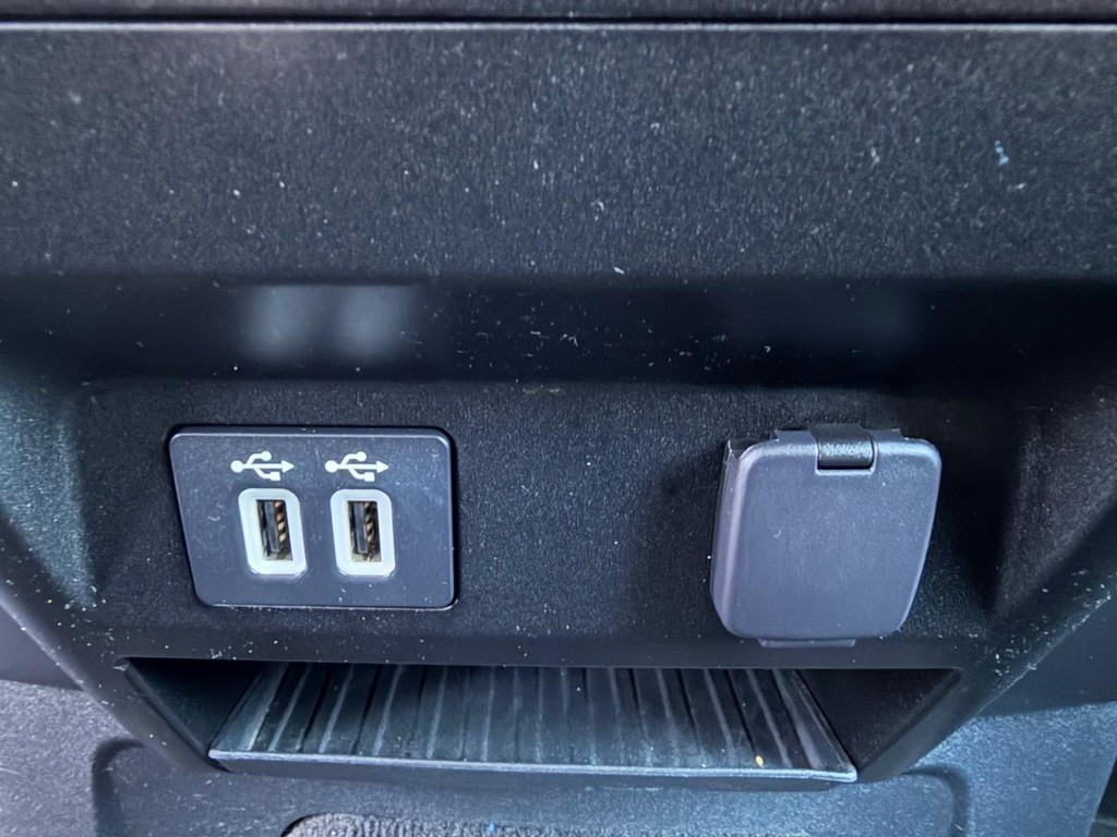 Ford F-150 Vehicle Full-screen Gallery Image 39