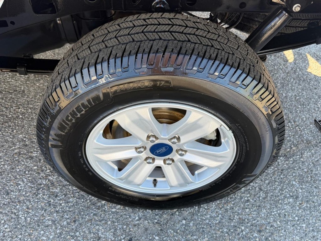 Ford F-150 Vehicle Full-screen Gallery Image 43