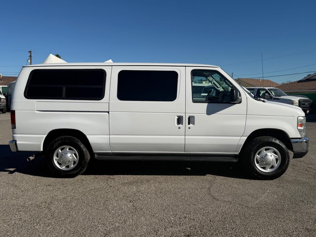 Ford E-250 Mobile Office Vehicle Full-screen Gallery Image 06