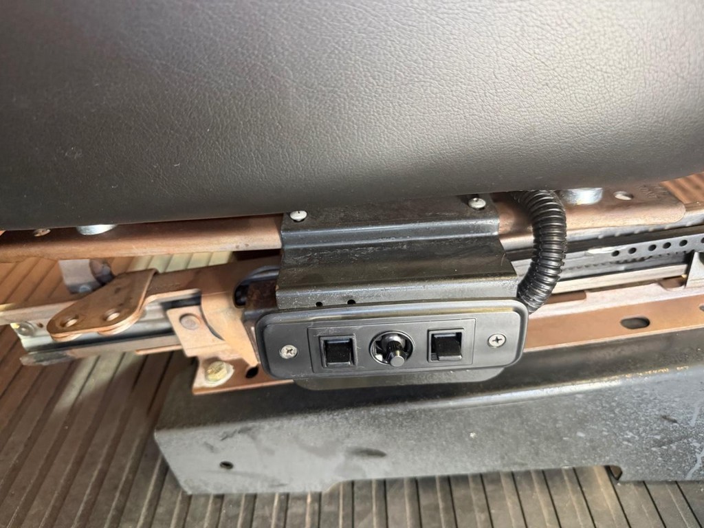 Ford E-250 Mobile Office Vehicle Full-screen Gallery Image 20