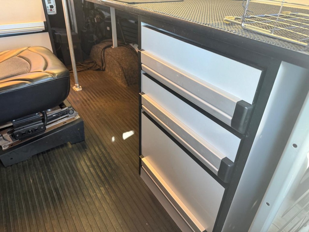 Ford E-250 Mobile Office Vehicle Full-screen Gallery Image 21