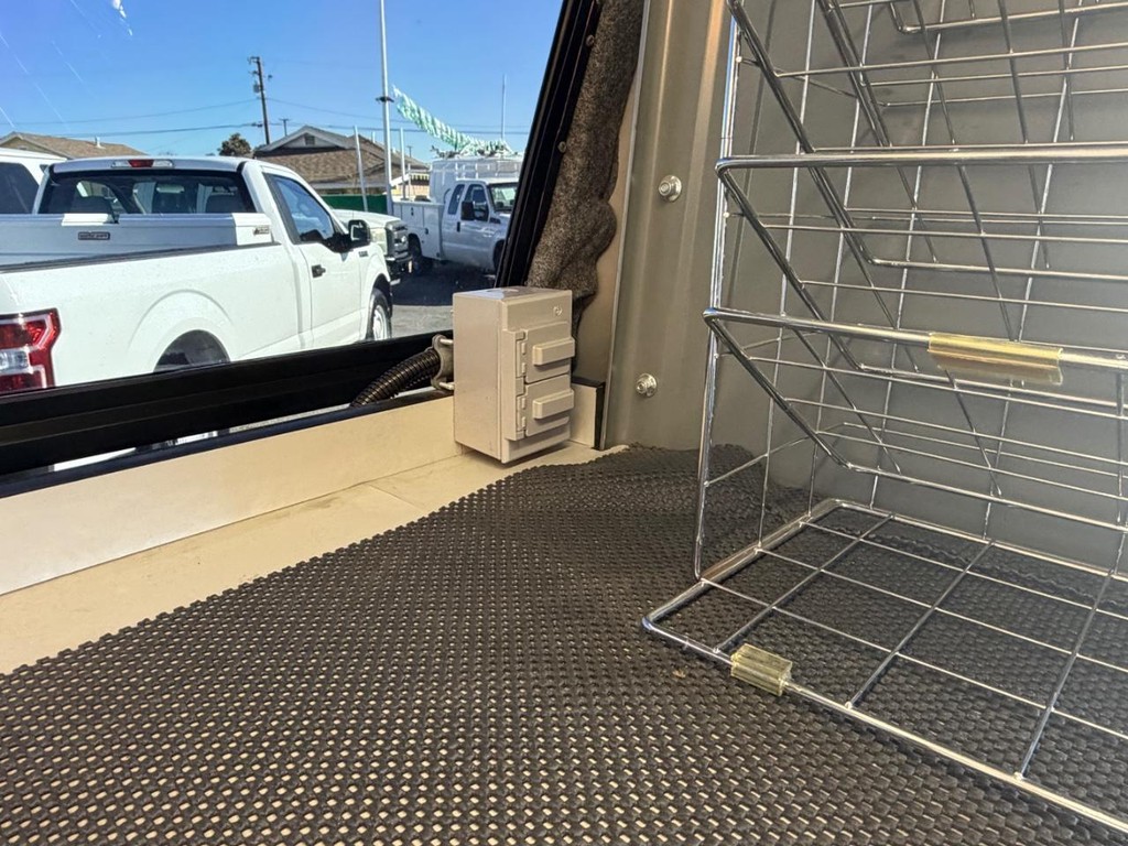 Ford E-250 Mobile Office Vehicle Full-screen Gallery Image 24