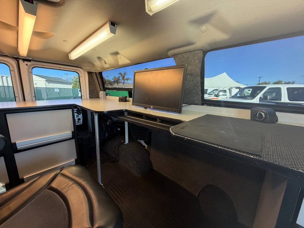 Ford E-250 Mobile Office Vehicle Full-screen Gallery Image 26