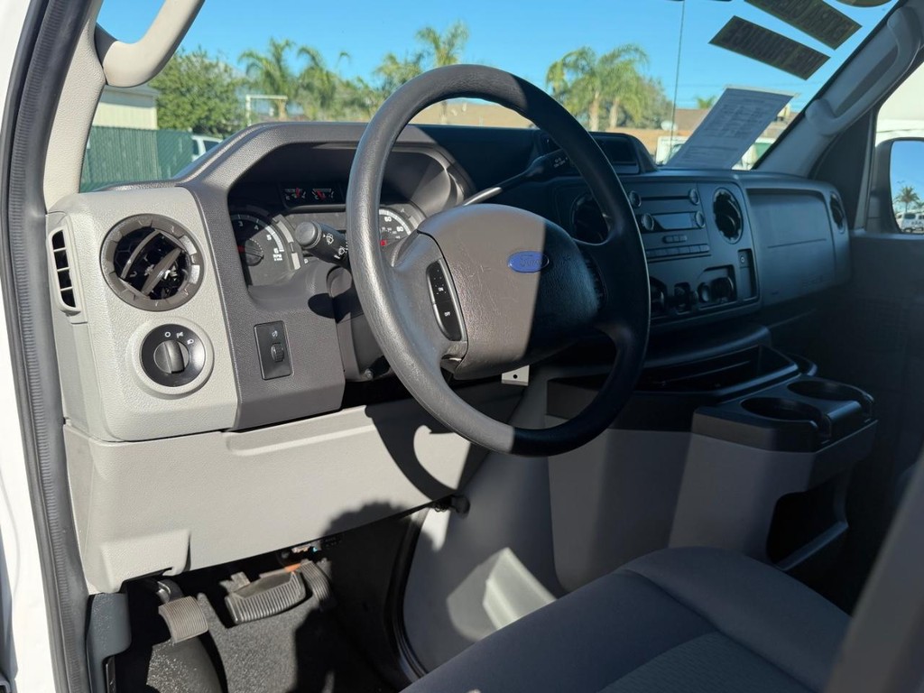 Ford E-250 Mobile Office Vehicle Full-screen Gallery Image 31