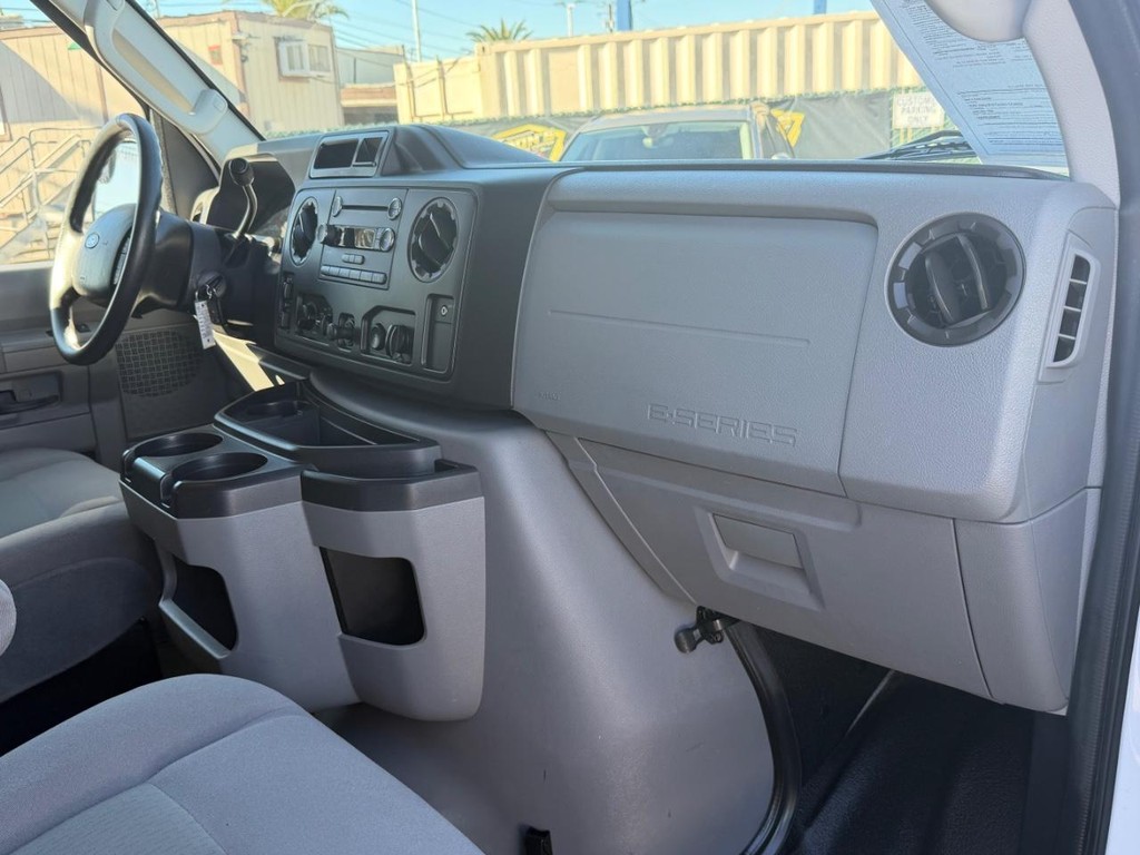 Ford E-250 Mobile Office Vehicle Full-screen Gallery Image 33