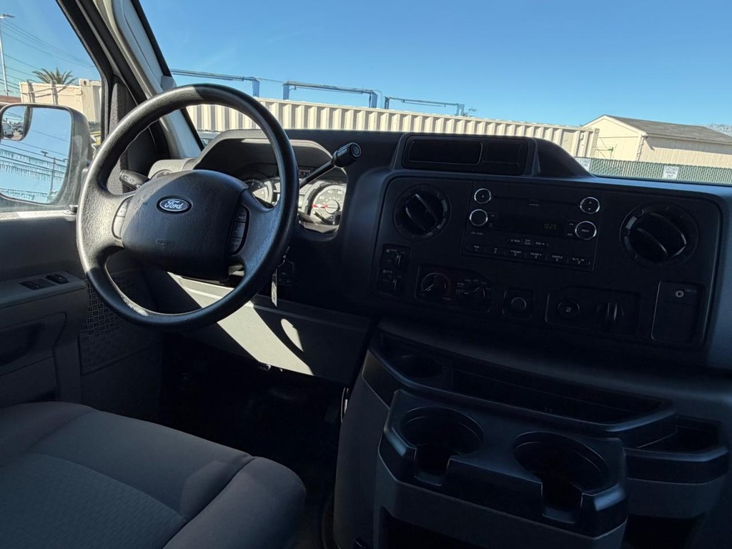 Ford E-250 Mobile Office Vehicle Full-screen Gallery Image 37