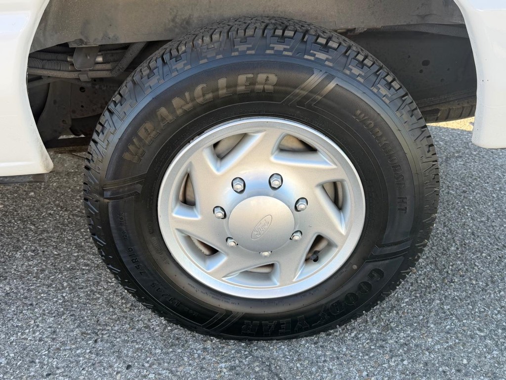 Ford E-250 Mobile Office Vehicle Full-screen Gallery Image 54