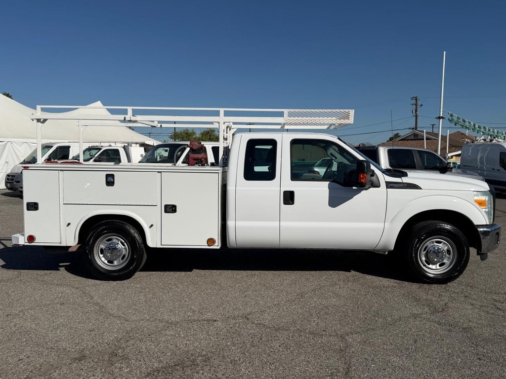 Ford F-250 Vehicle Full-screen Gallery Image 05