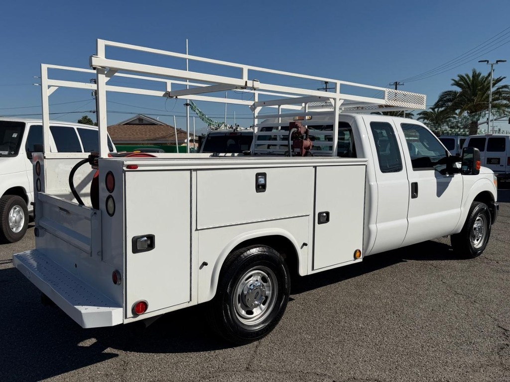 Ford F-250 Vehicle Full-screen Gallery Image 06