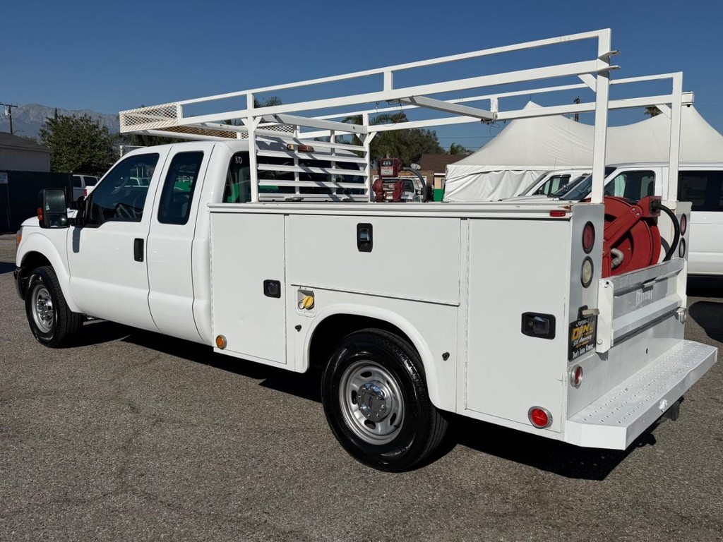 Ford F-250 Vehicle Full-screen Gallery Image 09