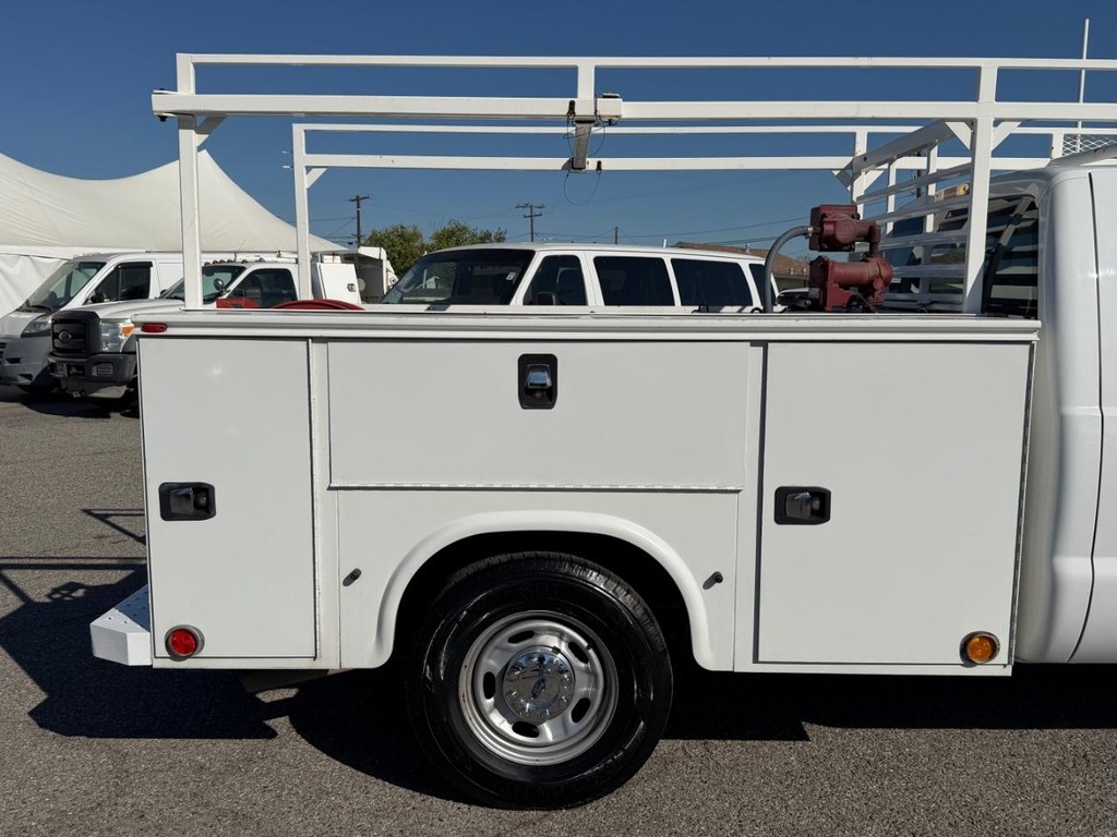 Ford F-250 Vehicle Full-screen Gallery Image 14