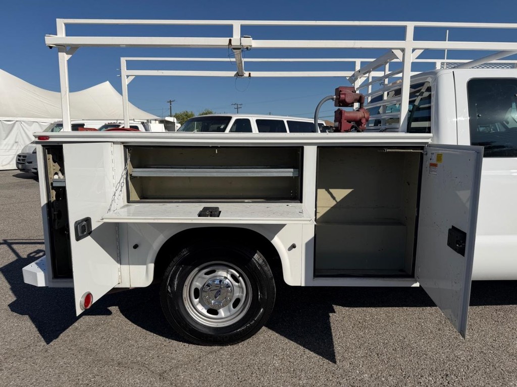 Ford F-250 Vehicle Full-screen Gallery Image 15