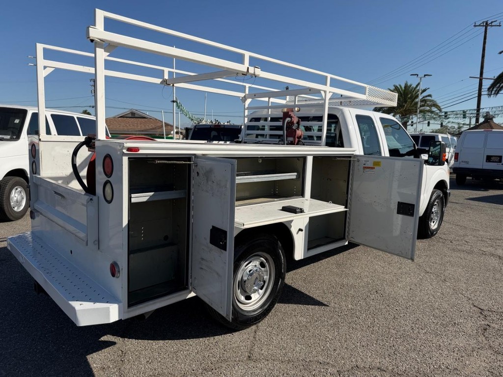 Ford F-250 Vehicle Full-screen Gallery Image 16