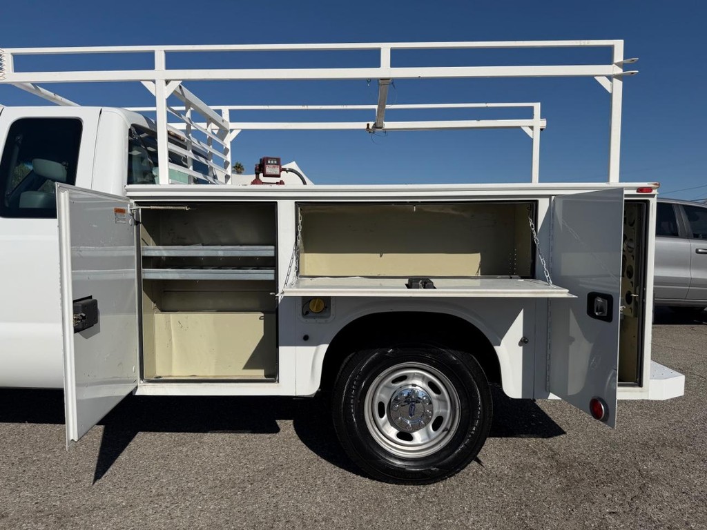 Ford F-250 Vehicle Full-screen Gallery Image 23