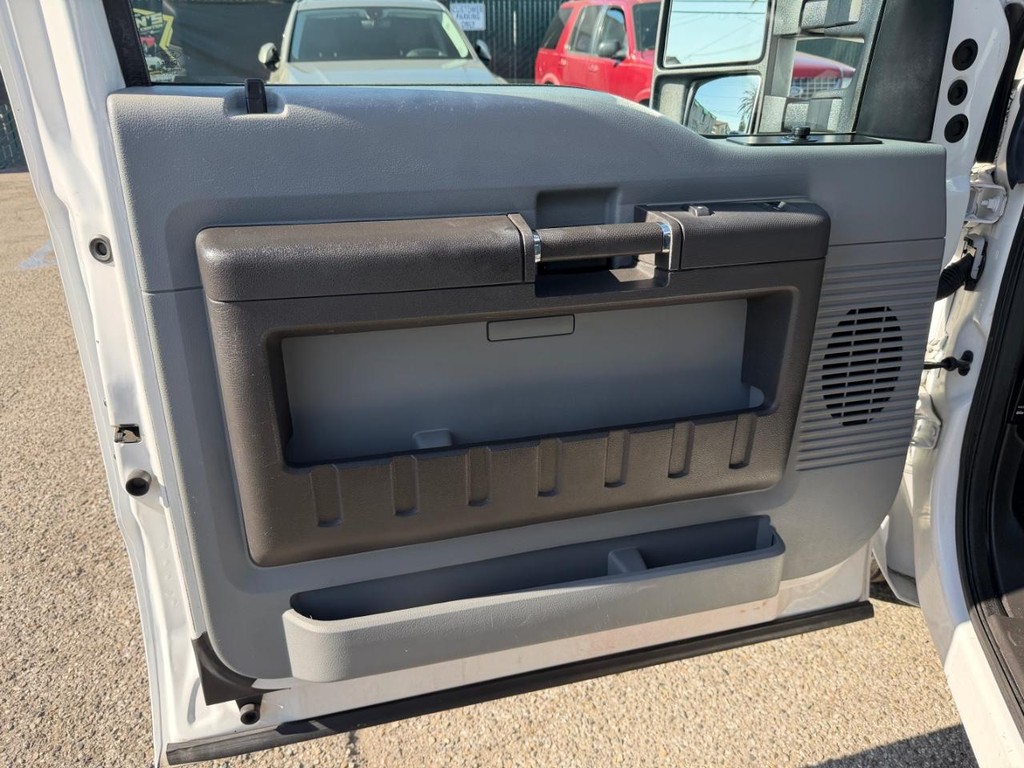 Ford F-250 Vehicle Full-screen Gallery Image 25