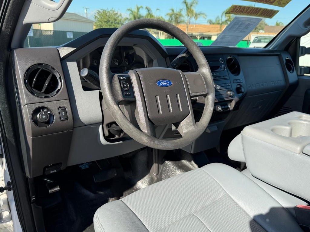 Ford F-250 Vehicle Full-screen Gallery Image 26