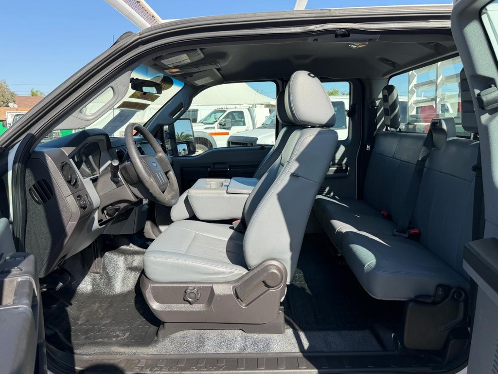 Ford F-250 Vehicle Full-screen Gallery Image 27