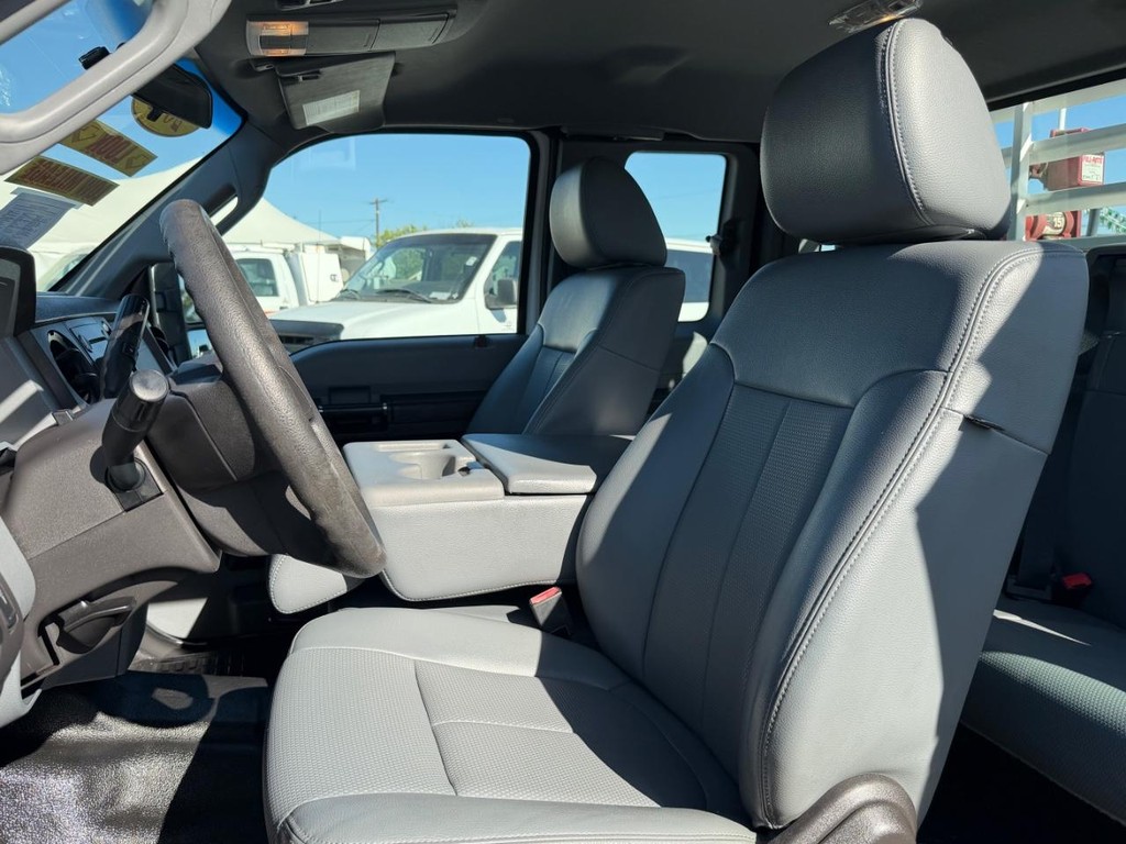 Ford F-250 Vehicle Full-screen Gallery Image 28