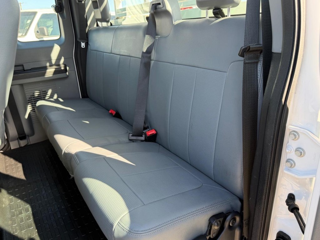 Ford F-250 Vehicle Full-screen Gallery Image 30