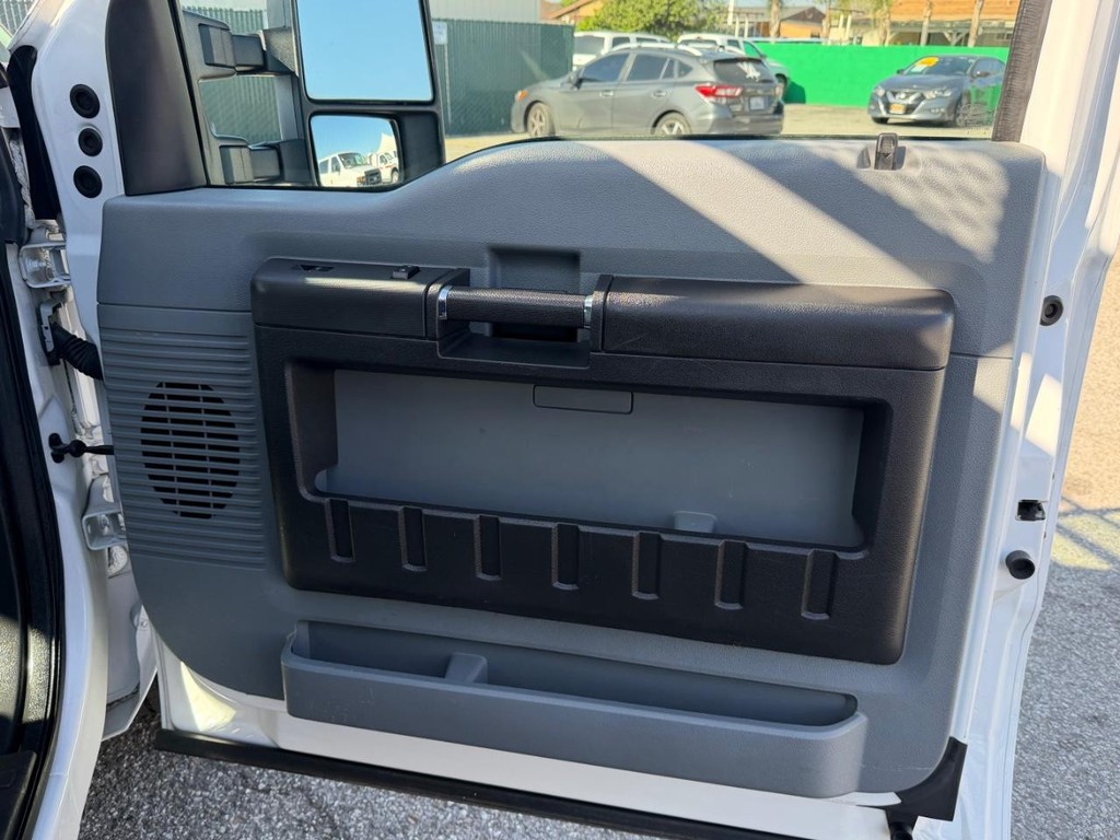 Ford F-250 Vehicle Full-screen Gallery Image 31