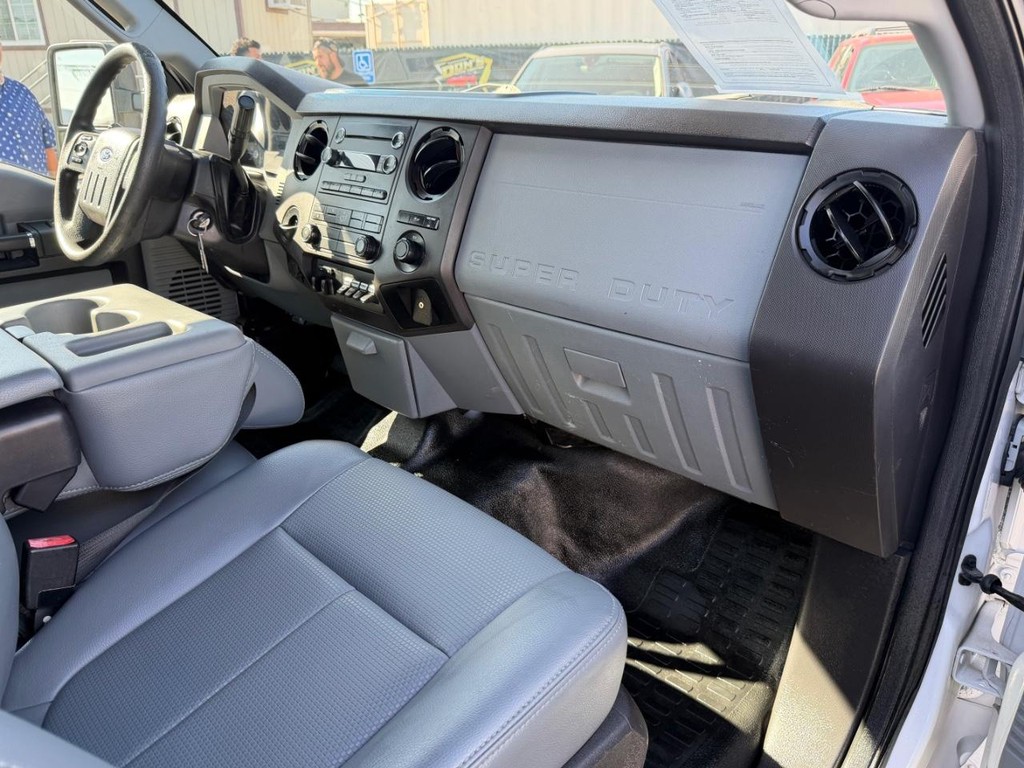 Ford F-250 Vehicle Full-screen Gallery Image 32