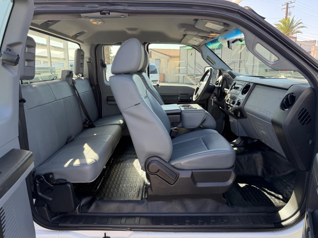 Ford F-250 Vehicle Full-screen Gallery Image 33