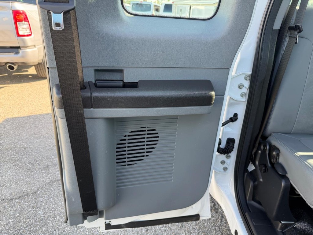 Ford F-250 Vehicle Full-screen Gallery Image 35