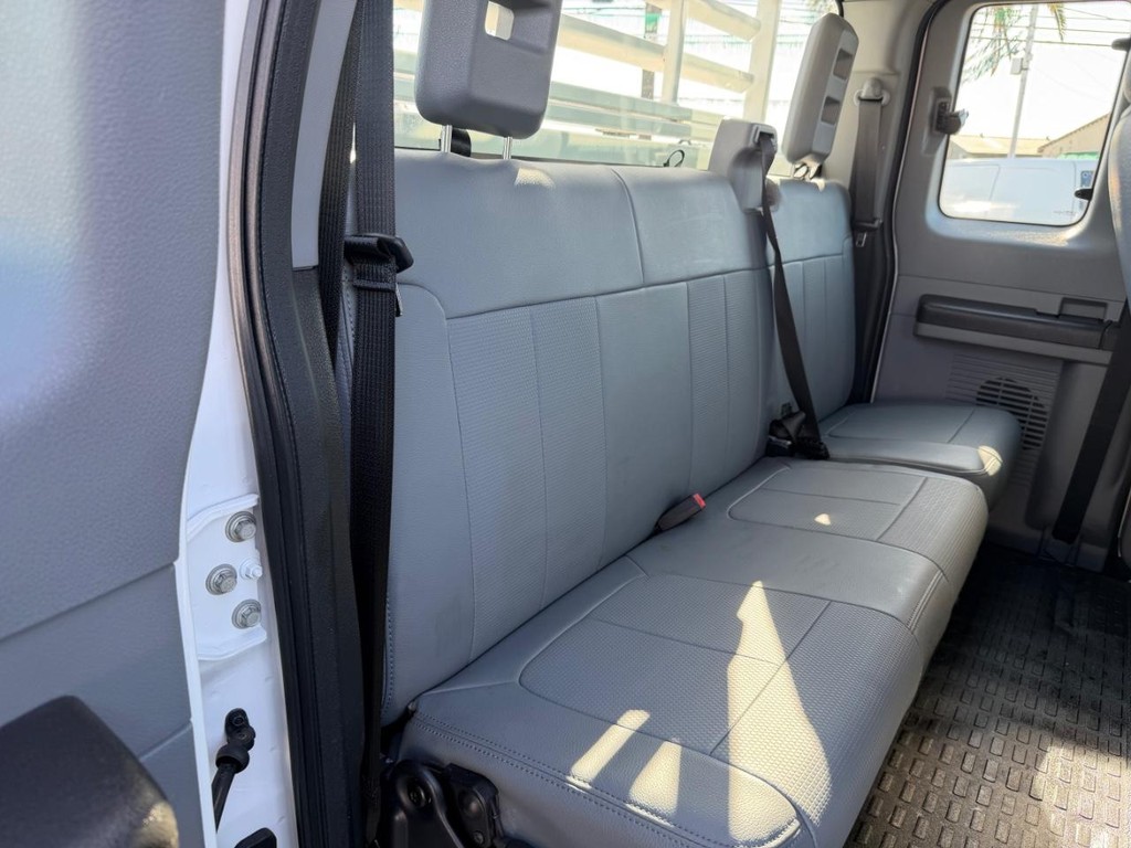 Ford F-250 Vehicle Full-screen Gallery Image 36