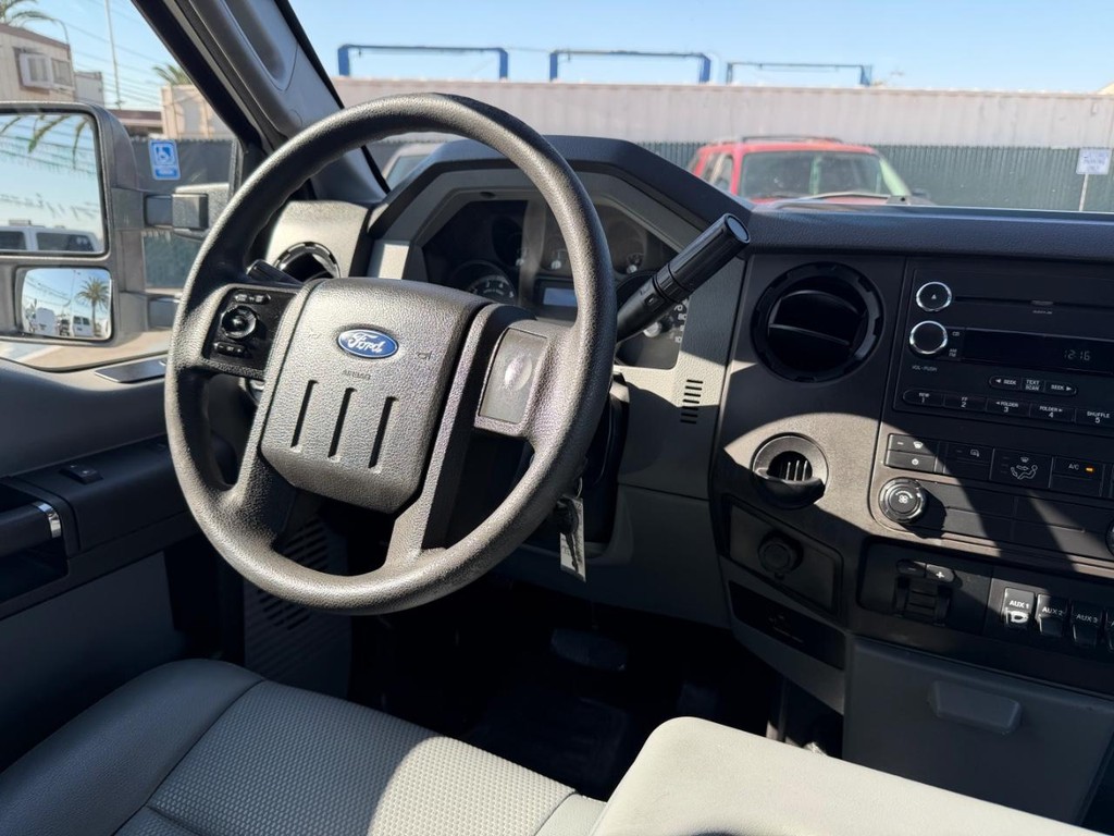 Ford F-250 Vehicle Full-screen Gallery Image 38