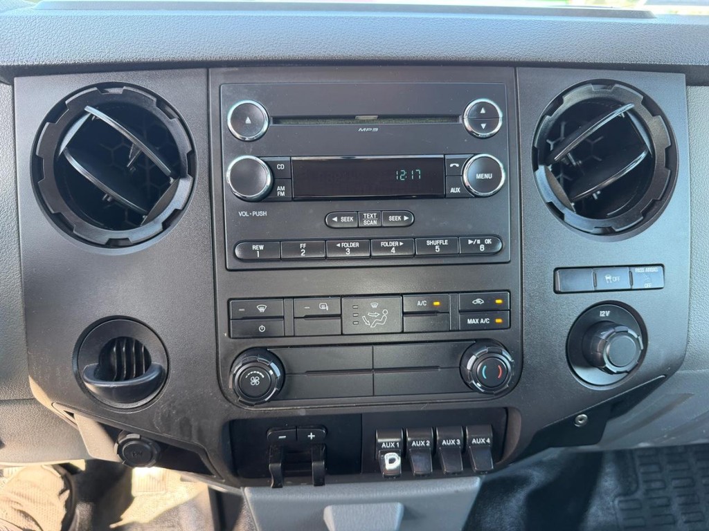 Ford F-250 Vehicle Full-screen Gallery Image 46