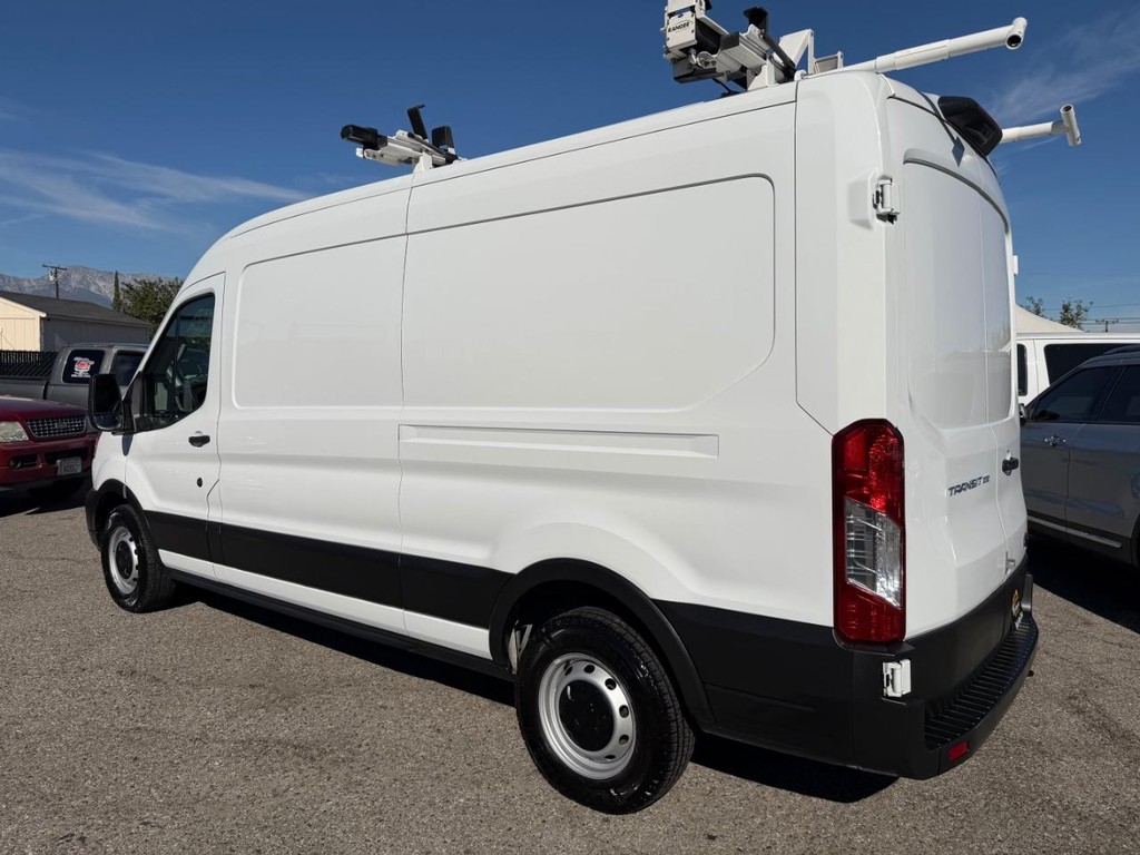 Ford Transit 150 Vehicle Full-screen Gallery Image 10