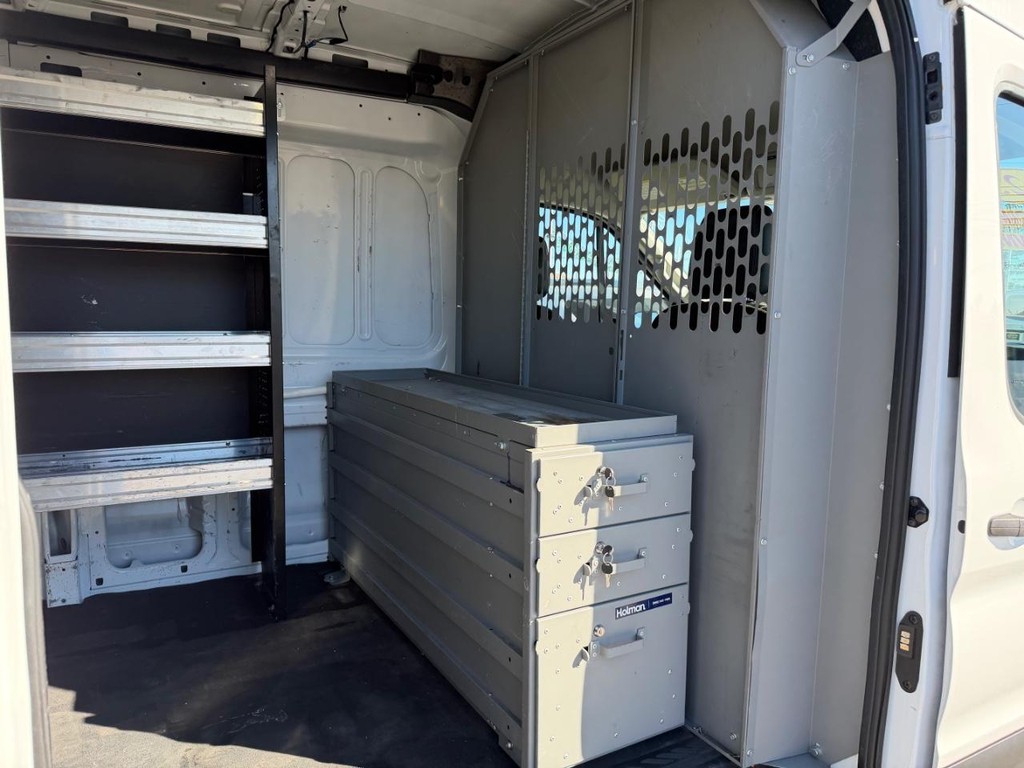 Ford Transit 150 Vehicle Full-screen Gallery Image 20