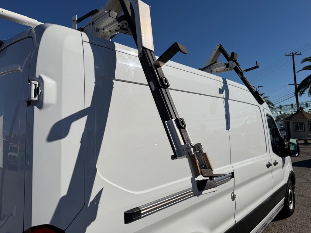 Ford Transit 150 Vehicle Full-screen Gallery Image 23