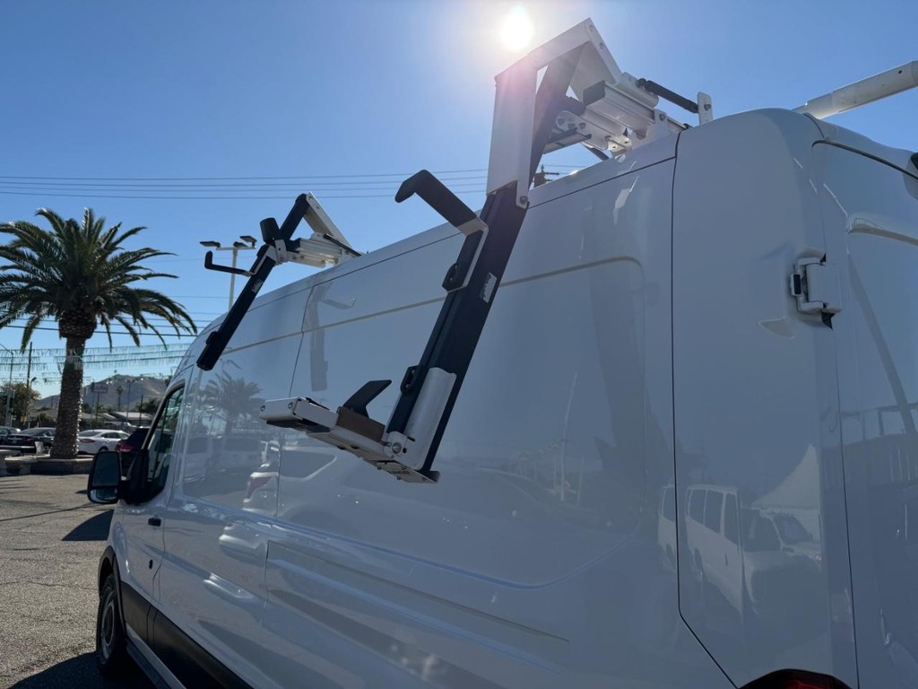 Ford Transit 150 Vehicle Full-screen Gallery Image 25