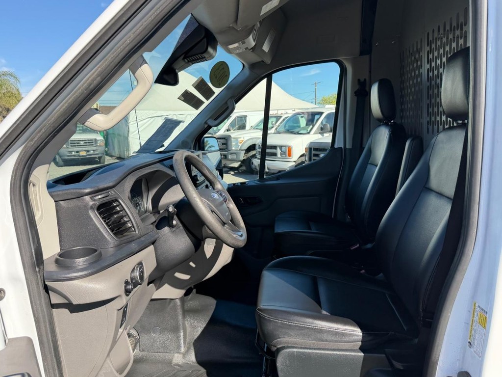Ford Transit 150 Vehicle Full-screen Gallery Image 29