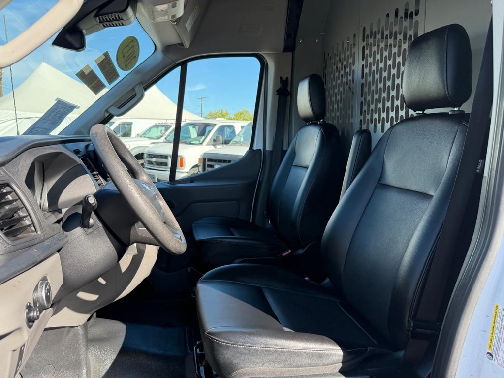 Ford Transit 150 Vehicle Full-screen Gallery Image 30