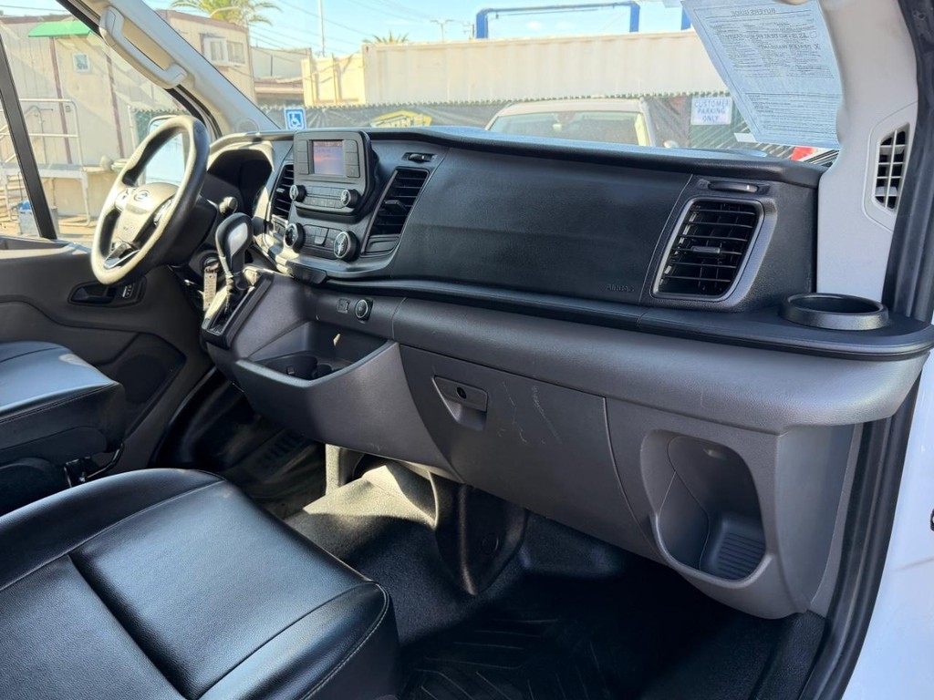 Ford Transit 150 Vehicle Full-screen Gallery Image 32