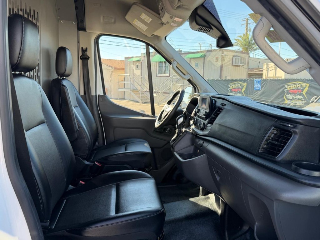 Ford Transit 150 Vehicle Full-screen Gallery Image 33