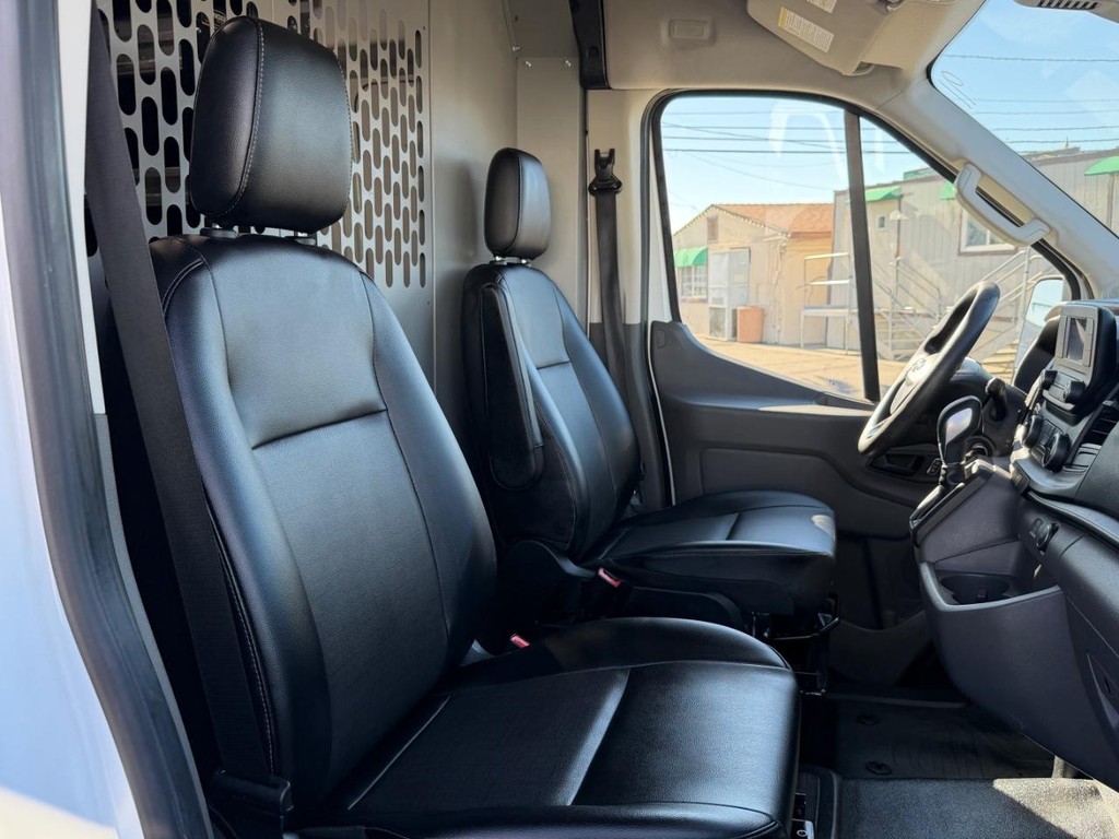 Ford Transit 150 Vehicle Full-screen Gallery Image 34