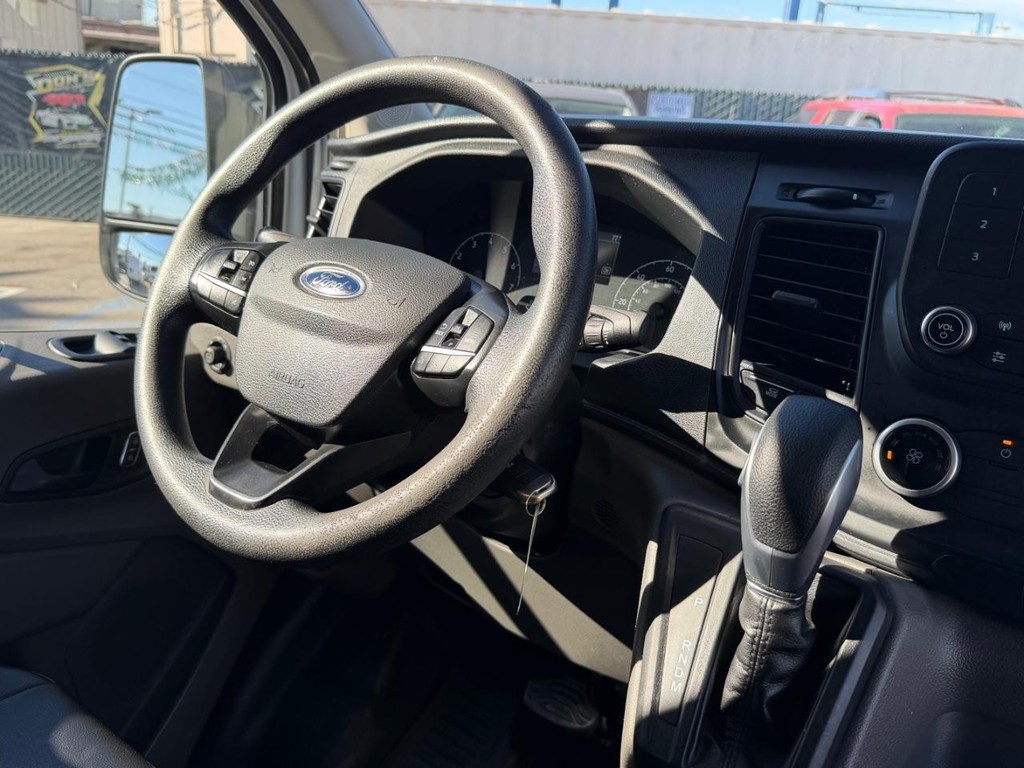 Ford Transit 150 Vehicle Full-screen Gallery Image 35