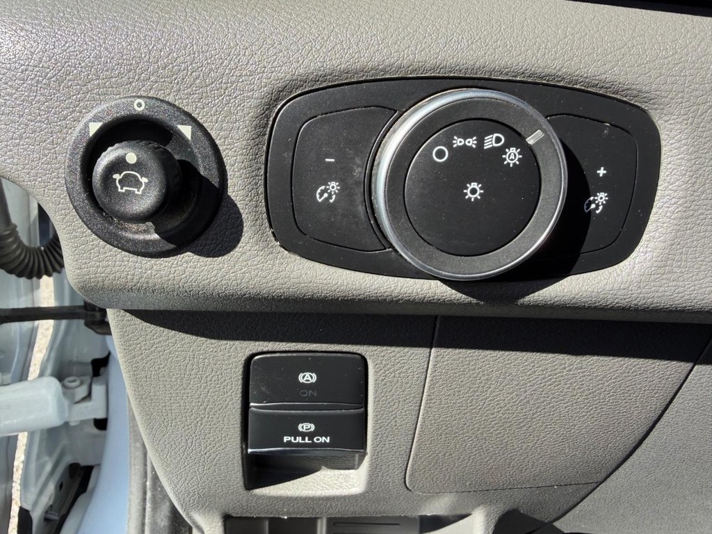 Ford Transit 150 Vehicle Full-screen Gallery Image 43
