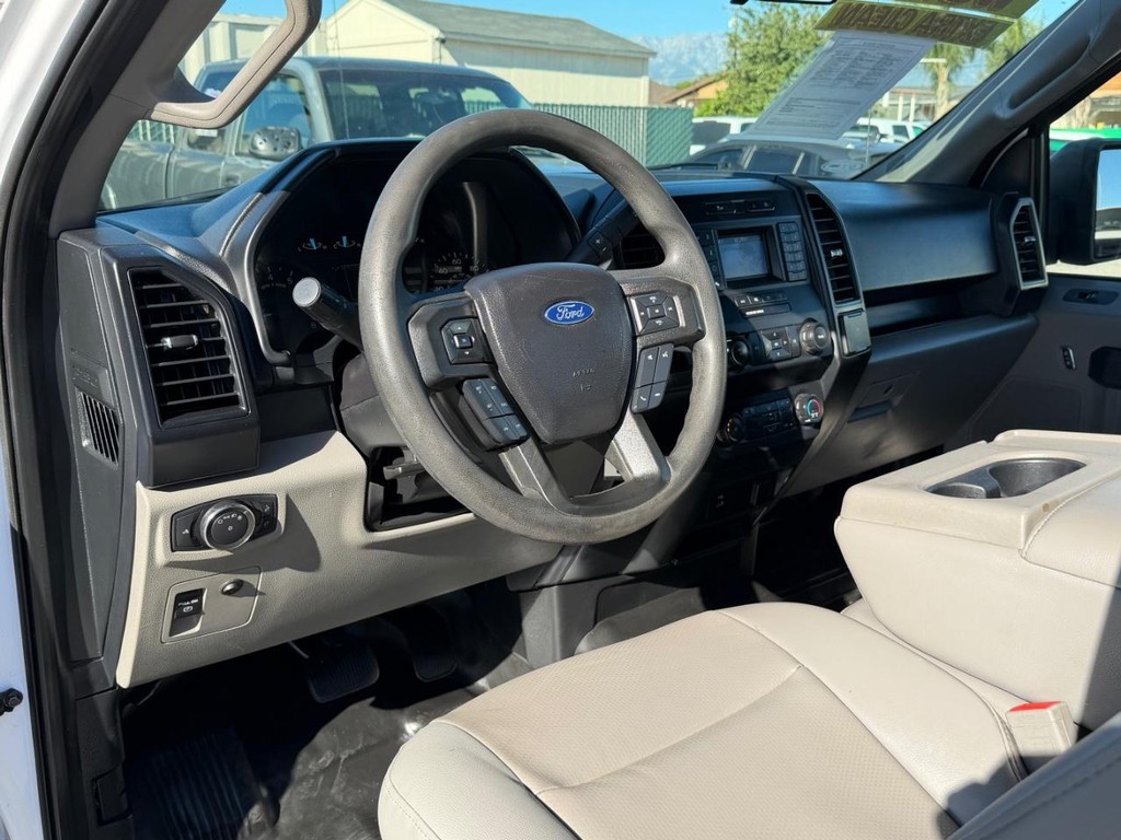 Ford F-150 Vehicle Full-screen Gallery Image 16
