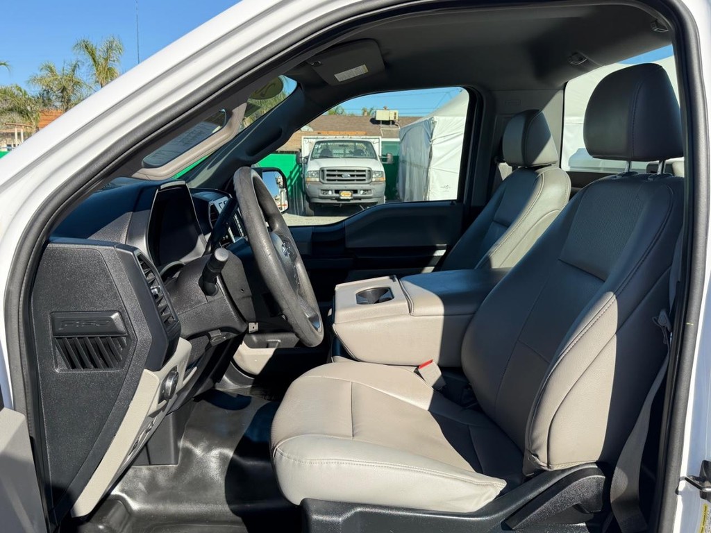 Ford F-150 Vehicle Full-screen Gallery Image 17