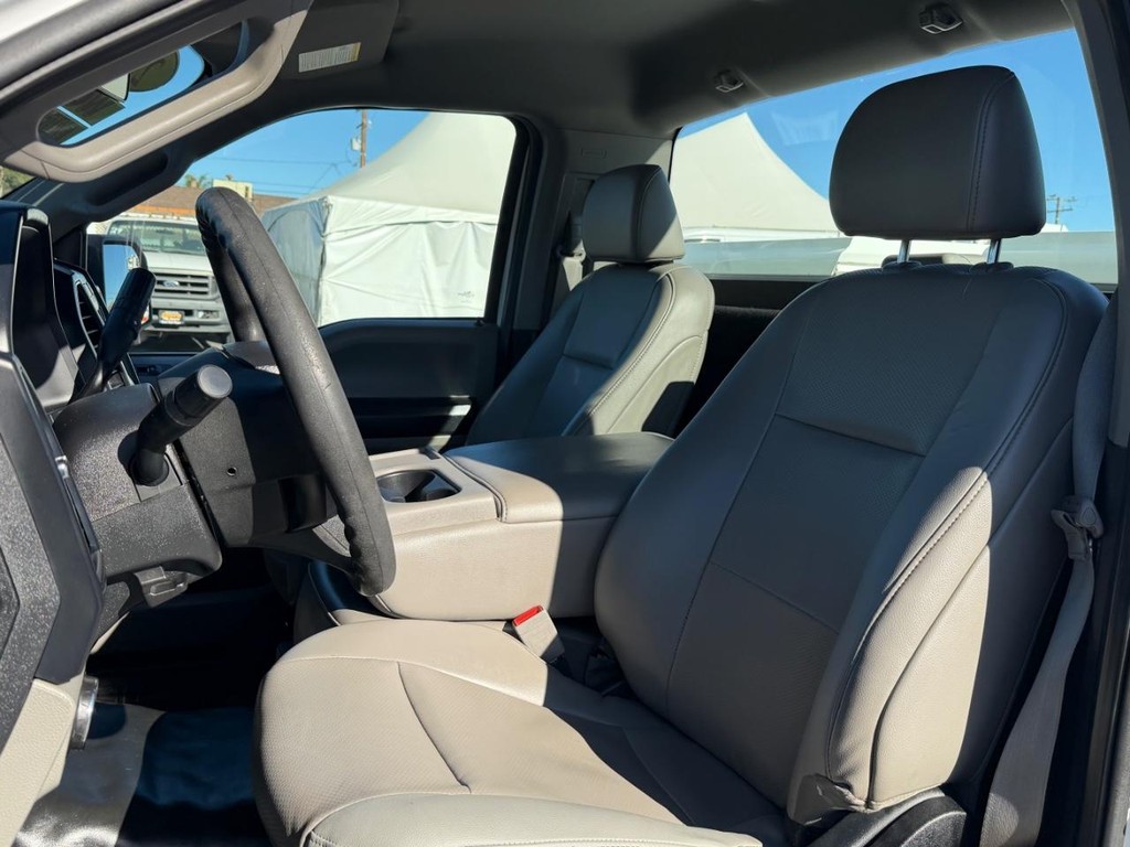 Ford F-150 Vehicle Full-screen Gallery Image 18